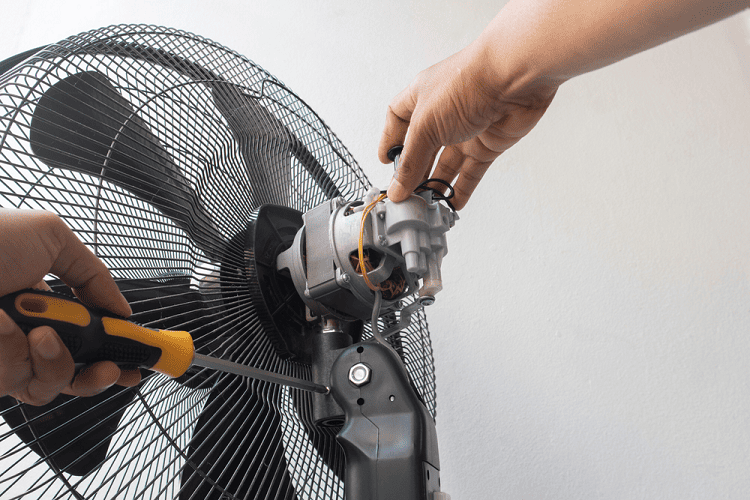 Quạt cây chạy yếu do hỏng động cơ