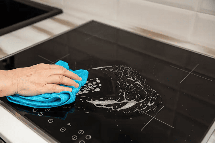 Vệ sinh bếp từ sạch sẽ giúp tăng hiệu suất